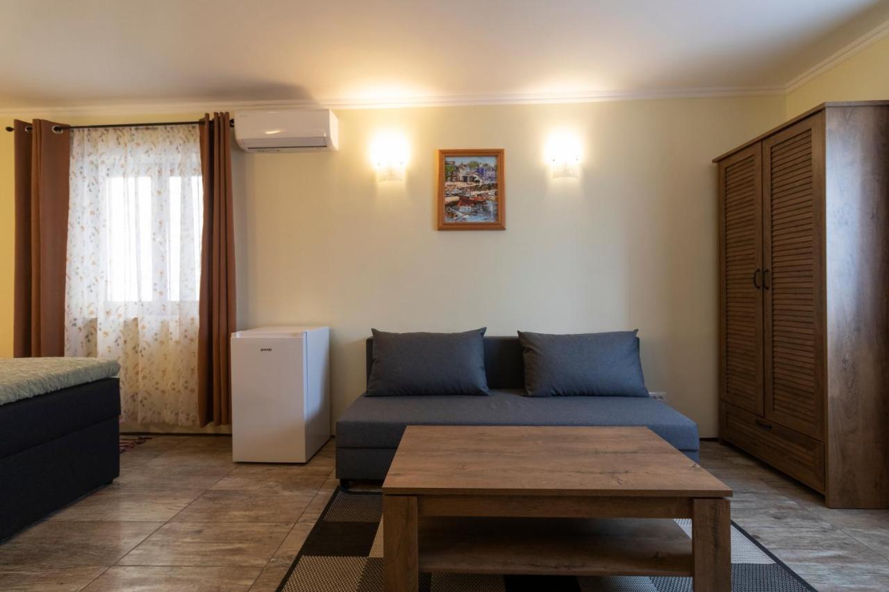 Taverna & Rooms 苏提万 外观 照片