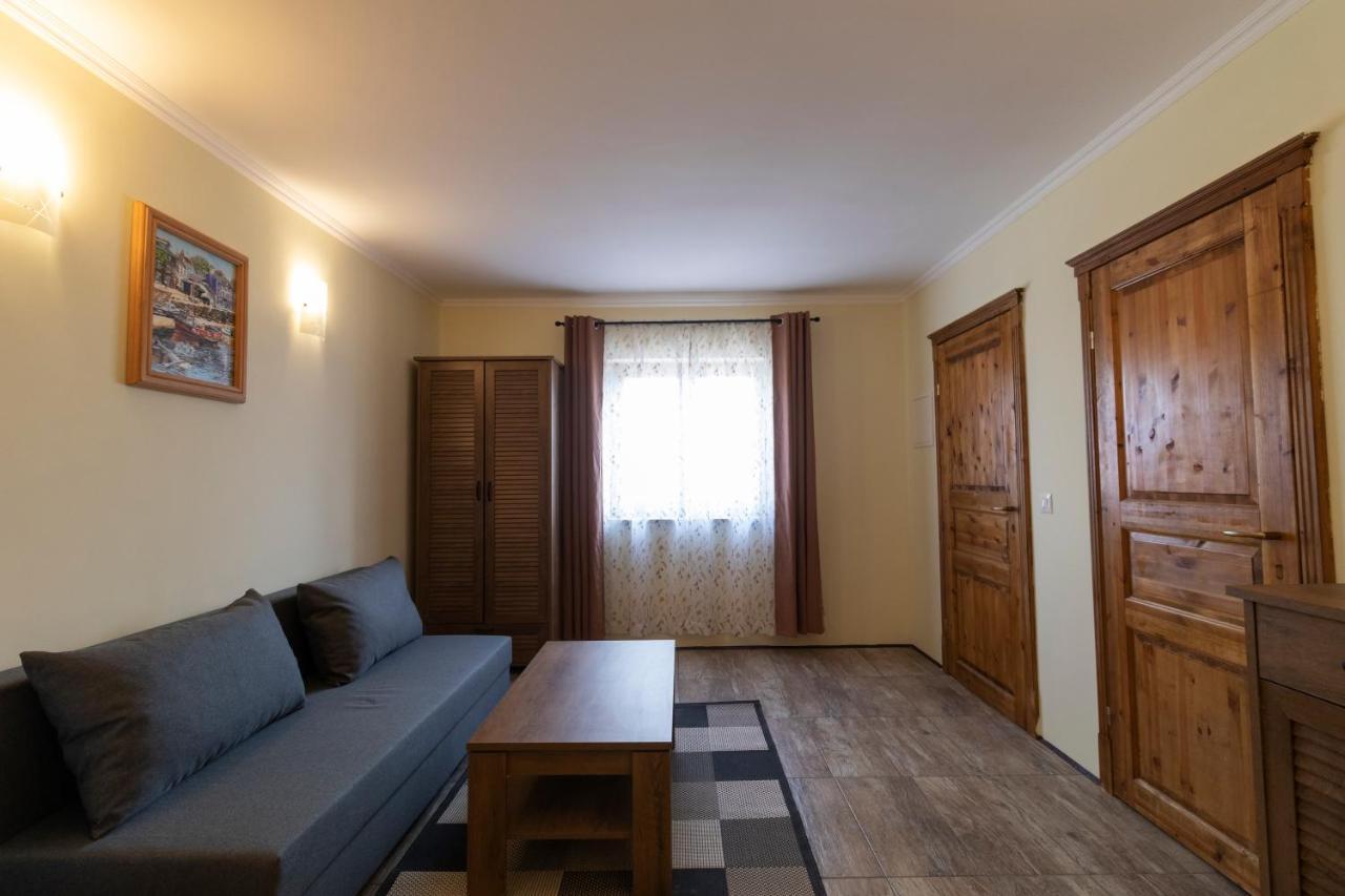 Taverna & Rooms 苏提万 外观 照片